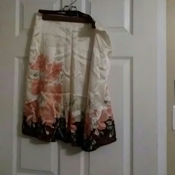 Floral skirt - Picture 1 of 2